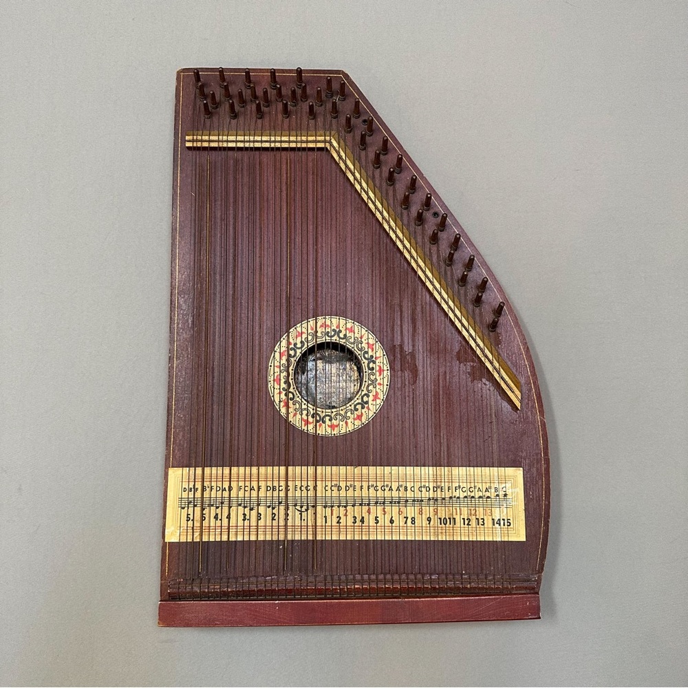 Vintage Bell Harp musical instrument, numbered 5913.